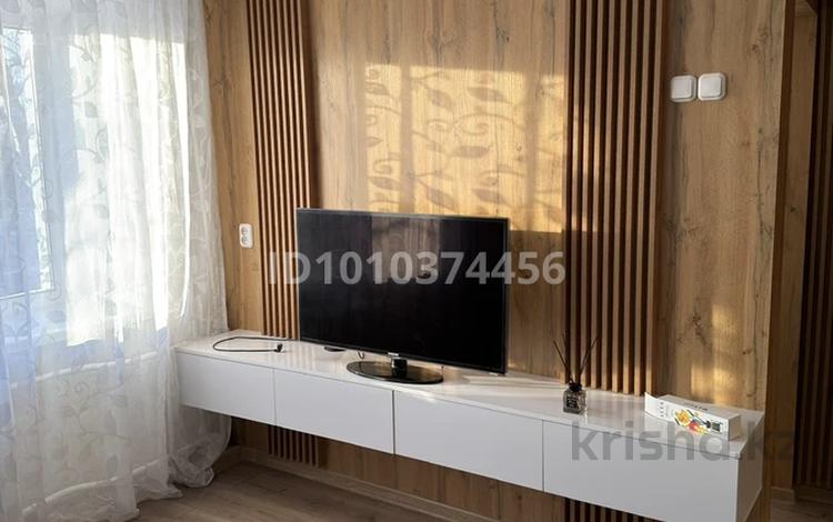 1-комнатная квартира · 30.4 м² · 3/5 этаж, Пришахтинск, Зелинского — Возле супермаркета Южный за 10 000 ₸ в Караганде, Алихана Бокейханова р-н — фото 2