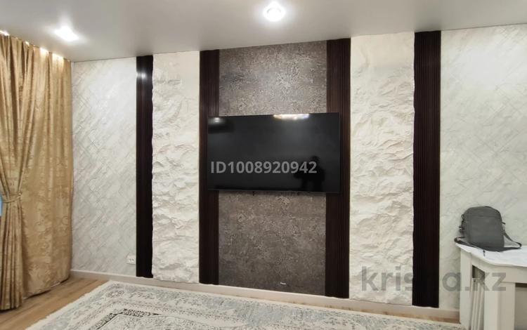 3-бөлмелі пәтер · 89.9 м² · 1/5 қабат, Муканова 55г, бағасы: 49 млн ₸ в Караганде, Казыбек би р-н — фото 2