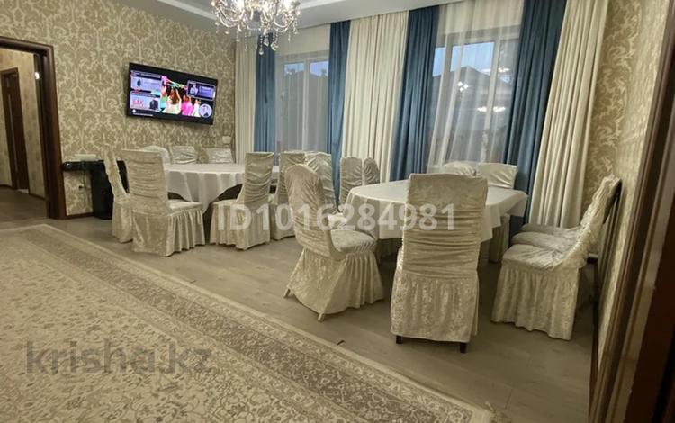 Дом · 5 комнат · 250 м², Ескалиева 165 — Около областного Акимата за 6 500 ₸ в Уральске — фото 2