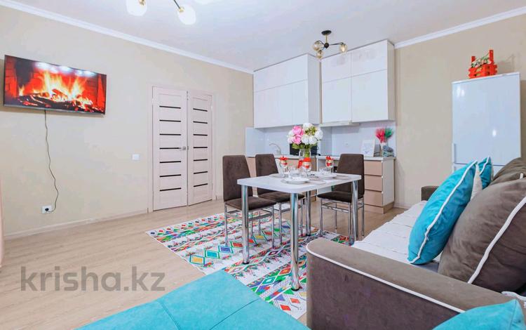 2-комнатная квартира · 70 м² · 7/16 этаж, Республики 3/2 — Рядом набережная за 17 000 〒 в Астане, р-н Байконур — фото 2
