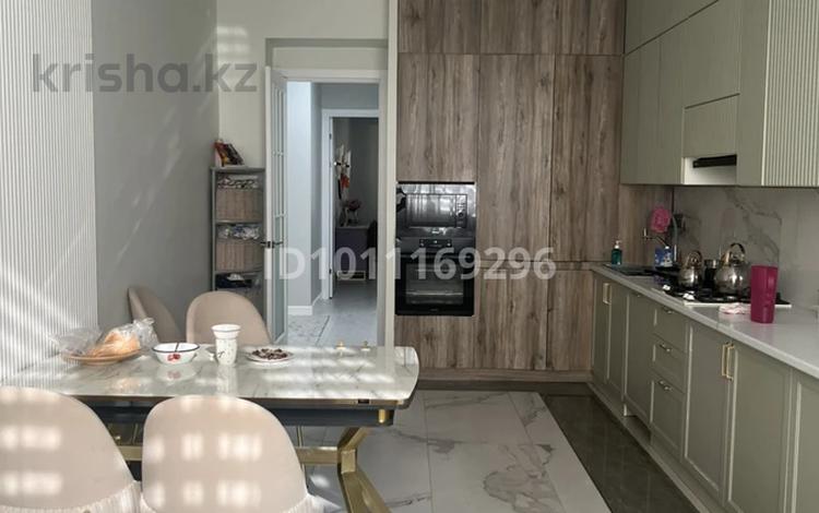 4-бөлмелі пәтер · 160 м² · 7/9 қабат, 17-й мкр 97/1, бағасы: 65 млн ₸ в Актау — фото 2