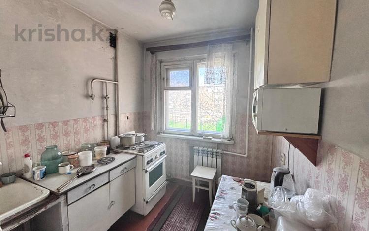 3-комнатная квартира · 62 м² · 3/5 этаж, Майкудук, 16й микрорайон 32 — 16 микрорайон, 17 микрорайон за 10.5 млн ₸ в Караганде, Алихана Бокейханова р-н — фото 2