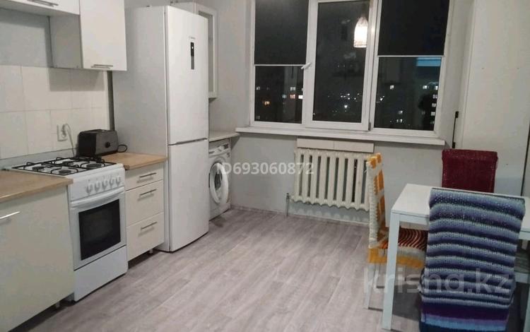 1-комнатная квартира, 40 м², 9/9 этаж помесячно, мкр Зердели (Алгабас-6) 1/174 — Момышулы -Монке би за 160 000 〒 в Алматы, Алатауский р-н — фото 2