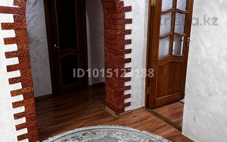 3-бөлмелі пәтер · 86.4 м² · 2/2 қабат, Геолог -ш/а., Аккулова Ануарбек 63 — Ихсан мечеть, бағасы: 16.5 млн ₸ в Атырау, мкр Геолог — фото 2