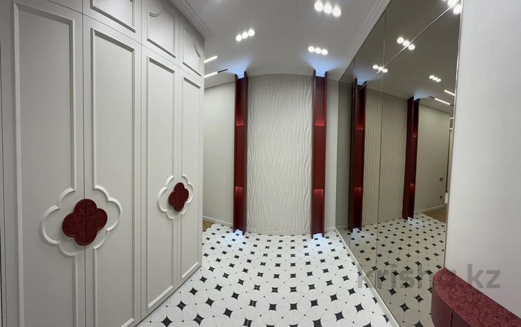 3-бөлмелі пәтер · 106 м² · 9/17 қабат, Толе би 52, бағасы: 135 млн ₸ в Астане, Нура р-н — фото 2