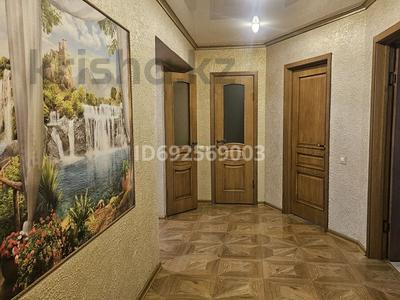 2-комнатная квартира · 81.4 м² · 5/5 этаж, Валиханова 46 за 35 млн 〒 в Петропавловске