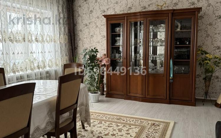 Отдельный дом • 6 комнат • 306 м² • 10 сот., Баукенова за 78 млн 〒 в Бишкуле — фото 2