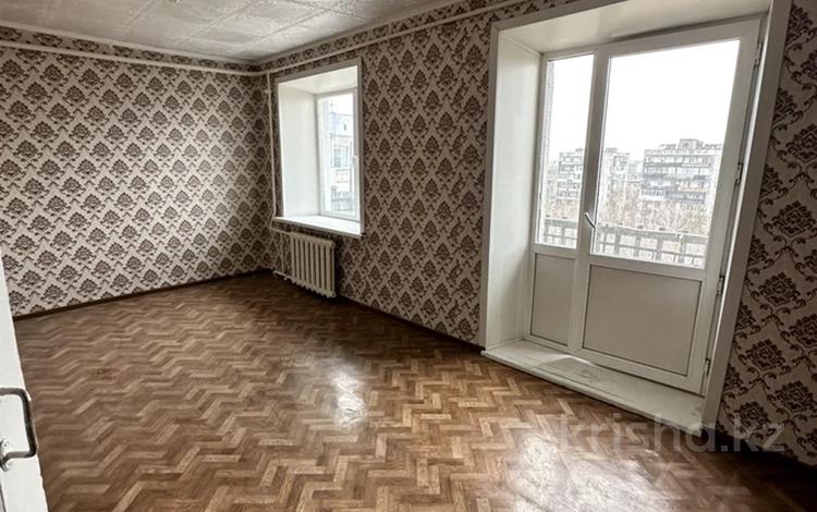 2-комнатная квартира, 54 м², 9/9 этаж, Лермонтова 121 за 13 млн 〒 в Павлодаре — фото 2