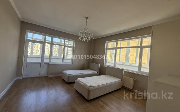 2-комнатная квартира · 120 м² · 4/14 этаж, 10-й мкр 11 за 60 млн ₸ в Актау — фото 2