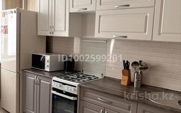 1-комнатная квартира · 50 м² · 4/9 этаж, Наримановская — Gold/red.круглосуточно за 2 000 ₸ в Костанае — фото 7
