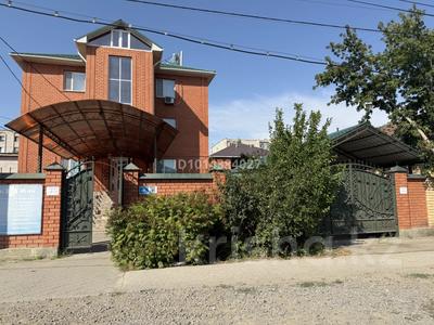 Офисы, склады, салоны красоты, медцентры и аптеки, образование, кабинеты и рабочие места, студии · 200 м² за 80 000 ₸ в Актобе, мкр Шанхай