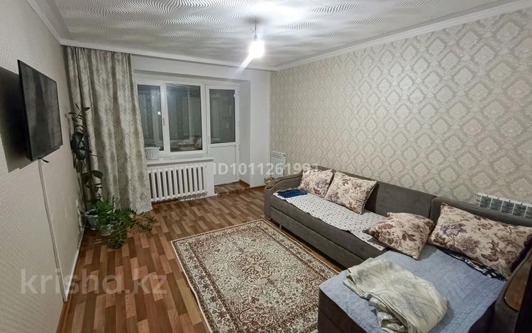 2-бөлмелі пәтер · 64 м² · 3/3 қабат, Момышұлы 42/3 блок 1 — 120 кв Рахат жақта, бағасы: 16.8 млн ₸ в Зайсане — фото 2