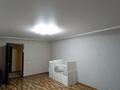2-бөлмелі пәтер · 64 м² · 3/3 қабат, Момышұлы 42/3 блок 1 — 120 кв Рахат жақта, бағасы: 16.8 млн ₸ в Зайсане — фото 3