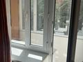 1-комнатная квартира, 34 м², 3 этаж помесячно, Жамбыла 76 за 270 000 〒 в Алматы, Алмалинский р-н — фото 3
