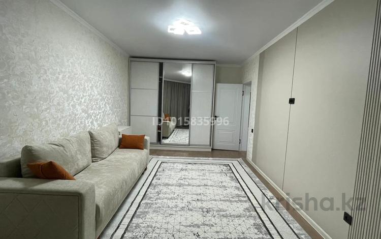1-комнатная квартира · 40 м² · 6/9 этаж, мкр Нуркент — Момышулы-Рыскулова за 250 000 ₸ в Алматы, Алатауский р-н — фото 2