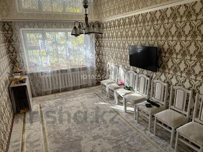 5-комнатная квартира · 89 м² · 1/5 этаж, Майкудук, Мкр Восток-2 12 за 18.5 млн 〒 в Караганде, Алихана Бокейханова р-н