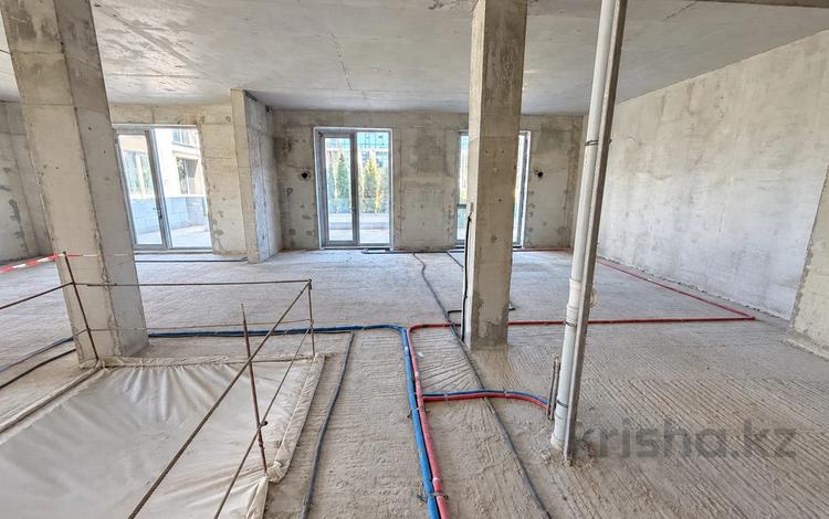 4-бөлмелі пәтер · 245 м² · 1/3 қабат, Достык 300, бағасы: 415 млн ₸ в Алматы, Медеуский р-н — фото 2