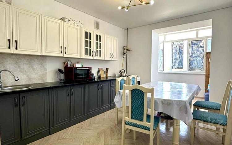 2-бөлмелі пәтер · 70 м² · 7/9 қабат, Самал, бағасы: 26 млн ₸ в Уральске — фото 2