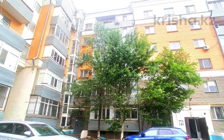 3-комнатная квартира, 153.2 м², 5/6 этаж помесячно, Курмангазы 1 А за 350 000 〒 в Атырау — фото 2