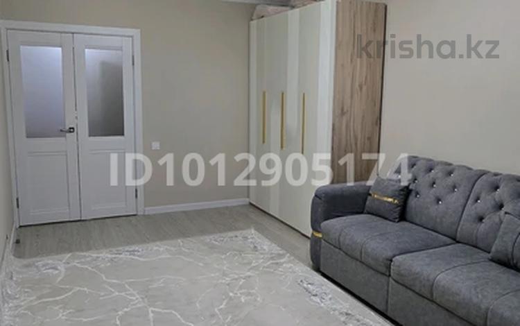 1-комнатная квартира · 42 м² · 5/12 этаж, Хусейн Бен Талал 41 за 33 млн ₸ в Астане, Есильский р-н — фото 2