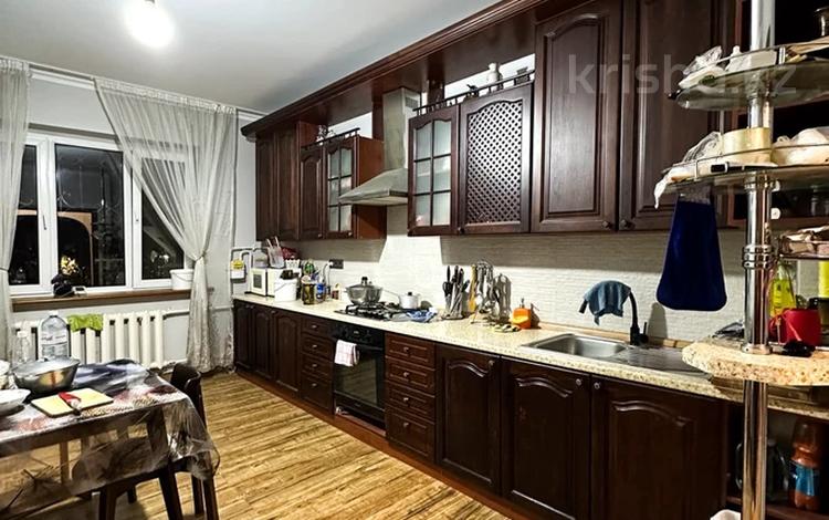 4-комнатная квартира · 102 м² · 2 этаж, мкр Аксай-4 55/1 за 69 млн ₸ в Алматы, Ауэзовский р-н — фото 2