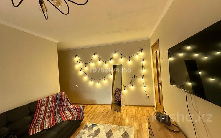 1-комнатная квартира · 45 м² · 2/5 этаж, мкр Новый Город, Бухар жырау 44 за 10 000 〒 в Караганде, Казыбек би р-н — фото 2