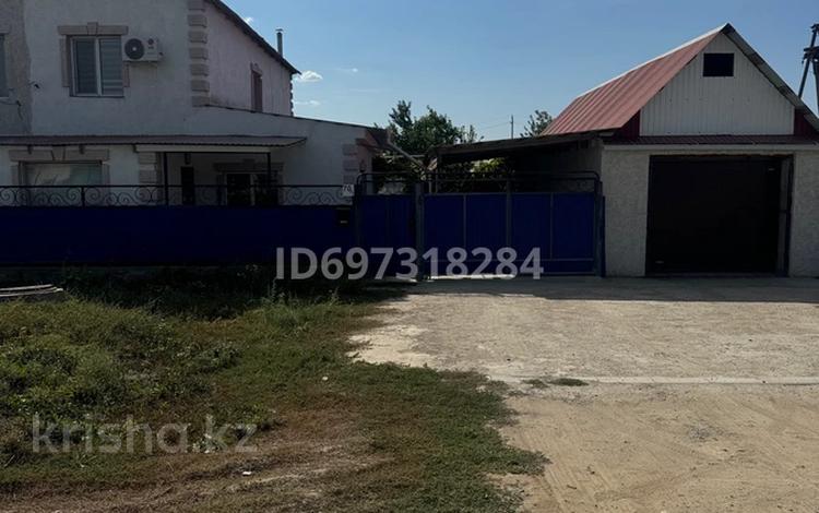 Отдельный дом · 4 комнаты · 90 м² · 8 сот., Жайык 70кв1 за 30 млн 〒 в Аксае — фото 2