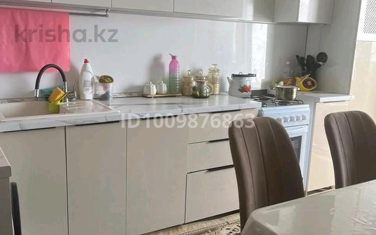 3-бөлмелі пәтер · 77 м² · 2/5 қабат, Тұран ш/а 21/2, бағасы: 28.5 млн ₸ в Шымкенте, Каратауский р-н — фото 2