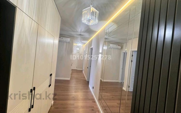 4-бөлмелі пәтер · 120 м² · 7/14 қабат, Туркестан 28, бағасы: 168 млн ₸ в Астане, Есильский р-н — фото 2