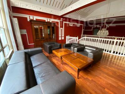 Аренда домов или дач в Алматы: Отдельный дом · 10 комнат · 740 м², Оспанова за 5 млн 〒 Отдельный дом · 10 комнат · 740 м², Оспанова за 5 млн 〒 в Алматы, Медеуский р-н