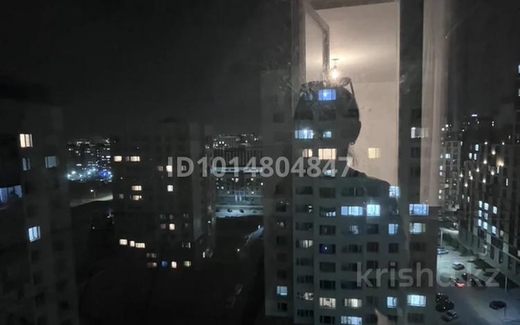 2-комнатная квартира · 55 м² · 12/15 этаж, мкр Уркер, Шокин 9 за 260 000 ₸ в Астане, Нура р-н — фото 2