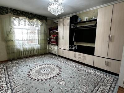 3-комнатная квартира, 63 м², 3/5 этаж, Паримбетова 2 за 16.5 млн 〒 в 