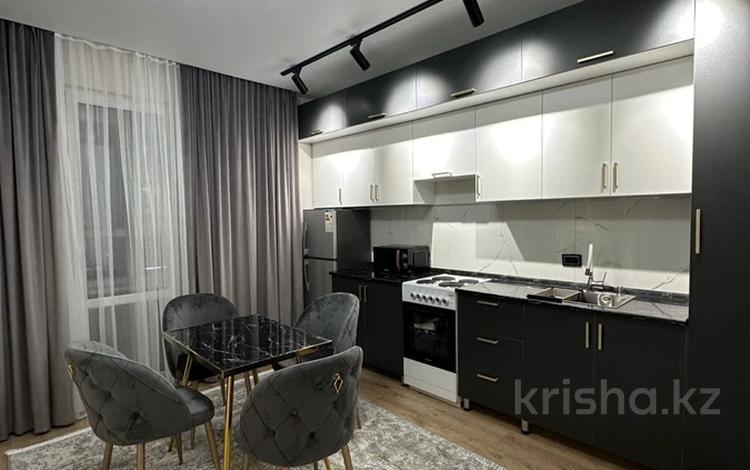 1-комнатная квартира, 50 м², 7/16 этаж помесячно, Сырым батыра 99/3 за 280 000 〒 в Шымкенте, Каратауский р-н — фото 2