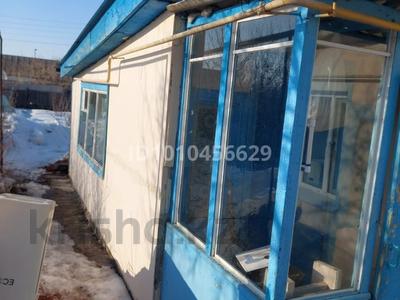 Отдельный дом · 2 комнаты · 50.3 м² · 9.75 сот., Первомайская 76 — Находится возле магазина Карина за 2.5 млн 〒 в Житикаре