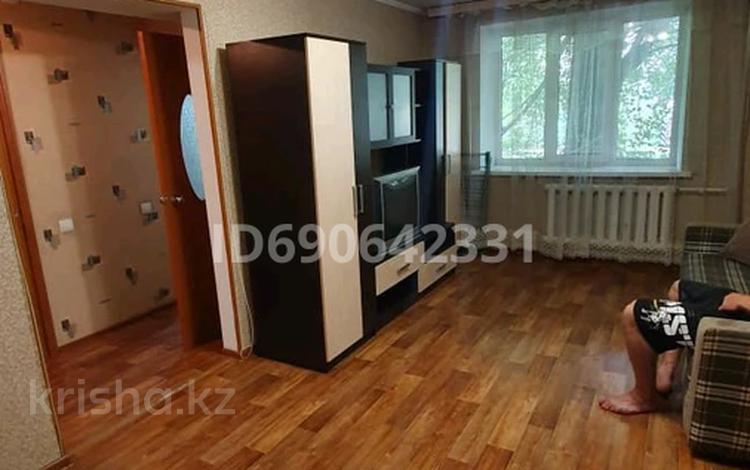 1-комнатная квартира, 34 м², 1/3 этаж помесячно, мкр Алтай-1 8 — Захарова