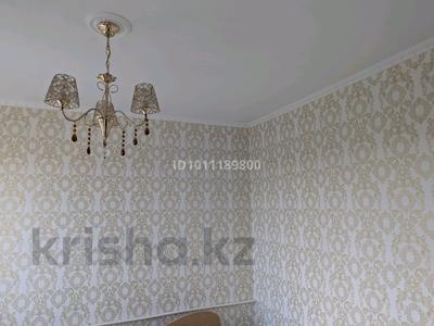4-комнатная квартира · 61.5 м² · 5/5 этаж, мкр 5, Есет Батыра 138 — «Дом находится в 4-м микрорайоне около гостиницы Азия за 17 млн ₸ в Актобе