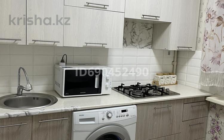 2-комнатная квартира · 50 м² · 1/4 этаж, мкр №11 10 за 270 000 ₸ в Алматы, Ауэзовский р-н — фото 2