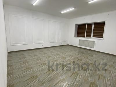 Офисы, магазины и бутики, медцентры и аптеки, образование, развлечения, конференц-залы, кабинеты и рабочие места, студии · 46 м² за 322 000 〒 в Караганде, Казыбек би р-н