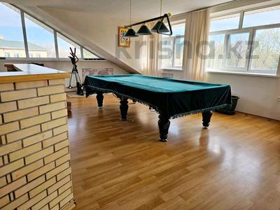 Отдельный дом · 8 комнат · 460 м² · 13 сот., мкр Михайловка , Аманжолова-Мичурина за 200 млн ₸ в Караганде, Казыбек би р-н