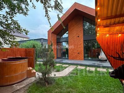 Дом · 4 комнаты · 150 м², мкр Азаулы 27 за 100 000 〒 в Уральске