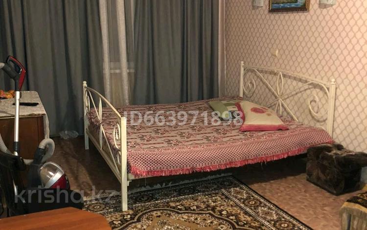 2-комнатная квартира · 37 м² · 3/5 этаж, 2 мкр 12 — Курмангазы,луговая за 10 000 〒 в Атырау, мкр Авангард-2 — фото 4