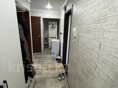 2-комнатная квартира · 44 м² · 3/5 этаж, Майкудук, 15й микрорайон 3 за 10 млн ₸ в Караганде, Алихана Бокейханова р-н