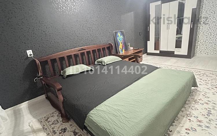 1-бөлмелі пәтер · 46 м² · 1/5 қабат, 2 ш/а., Гришина 68, бағасы: 10 000 ₸ в Актобе, мкр 8 — фото 2