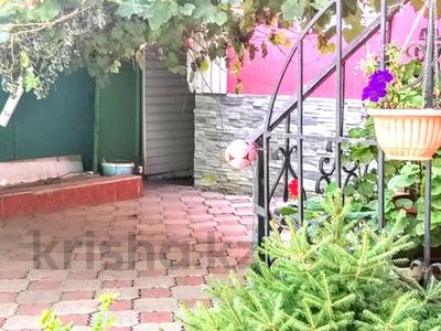 Аренда домов или дач в Алматы: Часть дома · 4 комнаты · 120 м², мкр Достык за 260 000 〒 Часть дома · 4 комнаты · 120 м², мкр Достык за 260 000 〒 в Алматы, Ауэзовский р-н