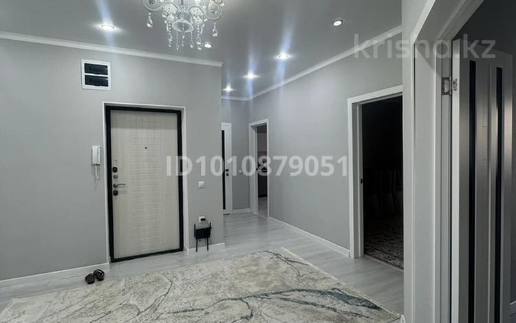 3-комнатная квартира · 94 м² · 2/9 этаж, мкр. Зачаганск пгт, Монкеулы 79/1 — Снизу магазин социальный за 37 млн ₸ в Уральске — фото 2