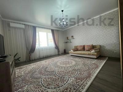 2-комнатная квартира, 92 м², 8/10 этаж, Сактагана Баишева 7/1 за 32 млн 〒 в Актобе