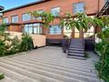 Отдельный дом · 5 комнат · 300 м² · 6 сот., мкр Юго-Восток, Муканова 45 за 95 млн ₸ в Караганде, Казыбек би р-н