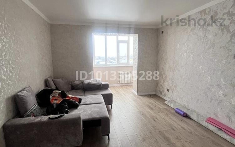 1-комнатная квартира · 56 м² · 3/5 этаж, мкр Жулдыз 49/2 за 11 000 ₸ в Уральске — фото 2