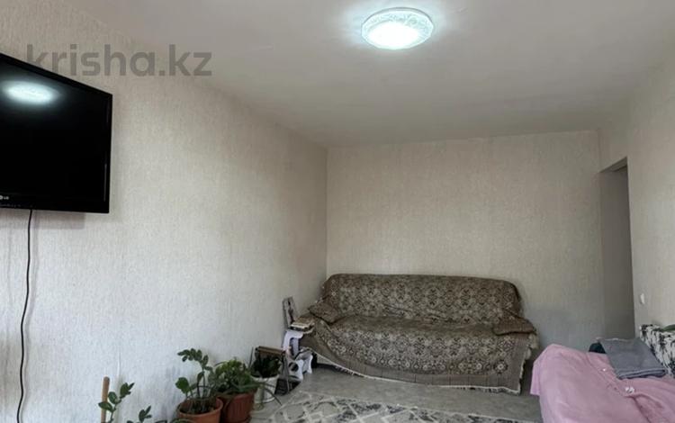 2-комнатная квартира · 44 м² · 2/5 этаж, Пришахтинск, 22й микрорайон 16 за 15 млн ₸ в Караганде, Алихана Бокейханова р-н — фото 2