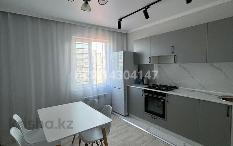 1-комнатная квартира · 40 м² · 8/9 этаж, мкр Мамыр-4 306 за 300 000 ₸ в Алматы, Ауэзовский р-н — фото 2